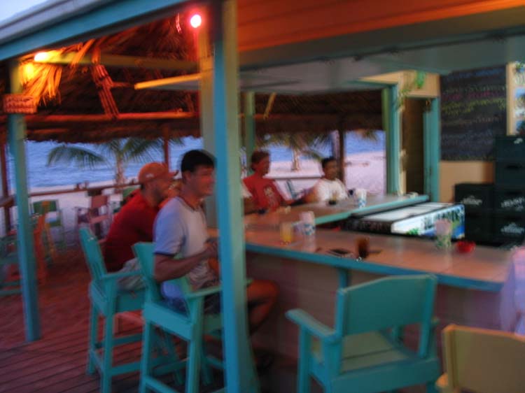 placencia-34-barefoot-bar