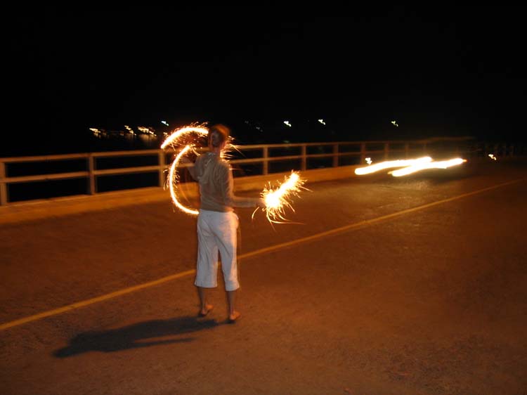 dulce-49-girls-love-sparklers