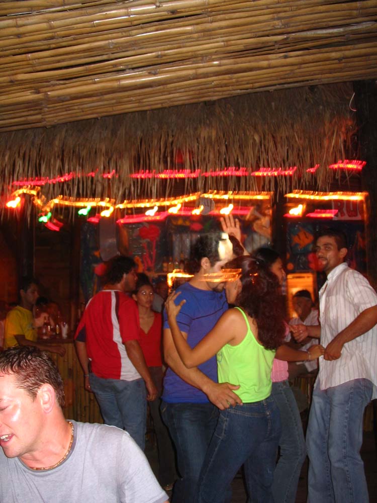 dulce-51-hotel-backpackers-party
