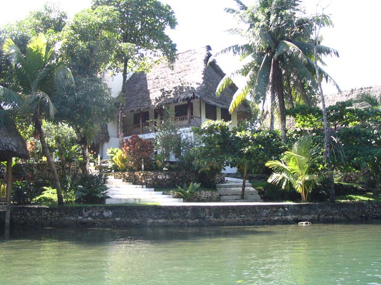 livingston-19-hotel-on-water
