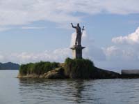 livingston-23-statue-mouth-river