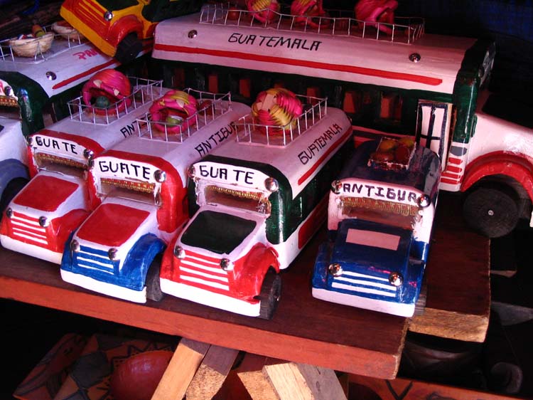 ant-40-guat-bus-toys