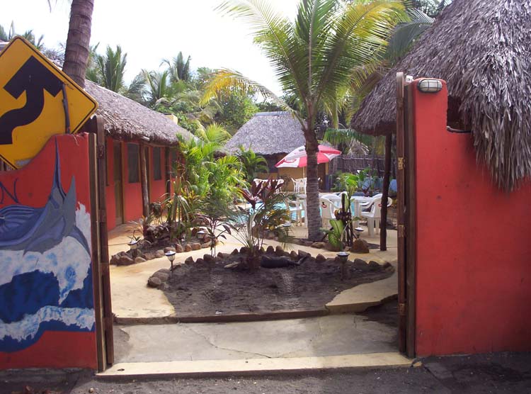 monterico-13-monte-01-el-delfin-bar