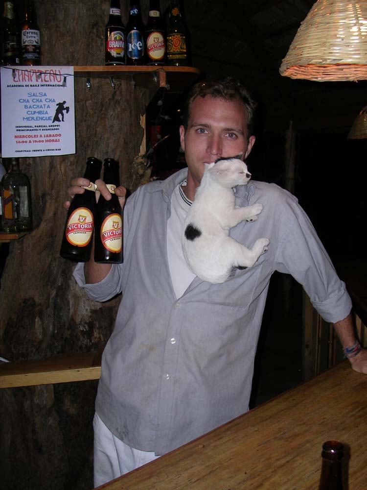 pana3-07-maktub-bartender