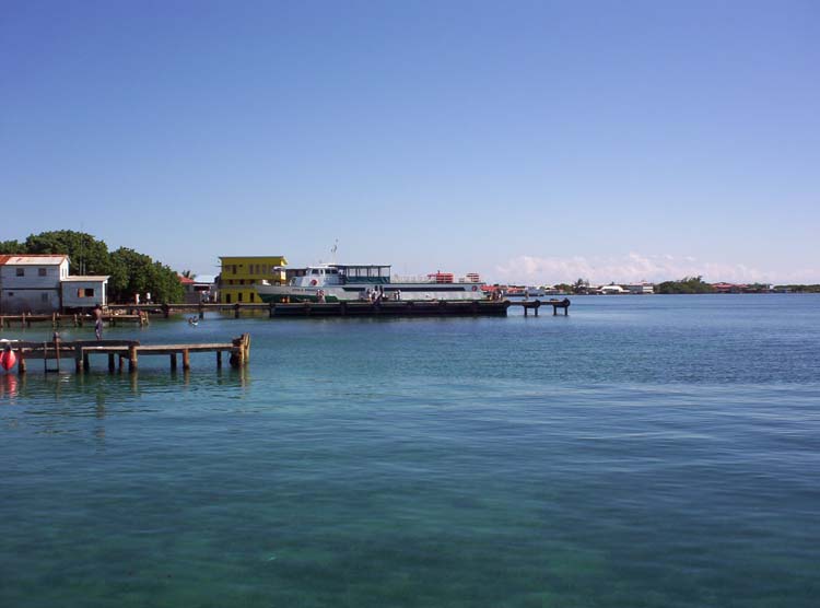 utila-05-toward-dock