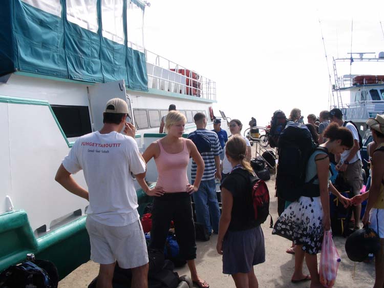 utila-58-get-on-ferry