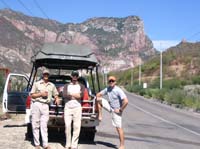 kino-17-group-and-truck