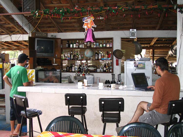 pe-66-hotel-bar