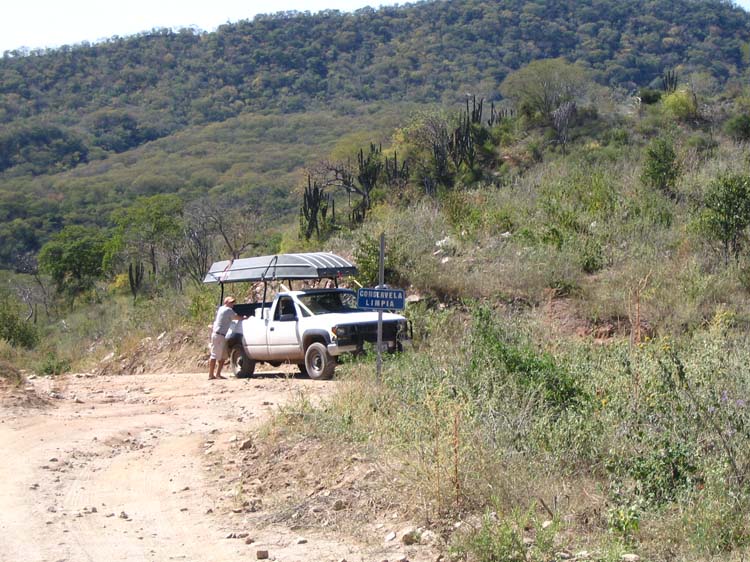 huites-11-awesome-signage