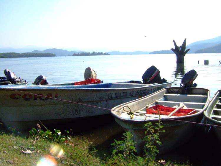 salto-22-local-boats