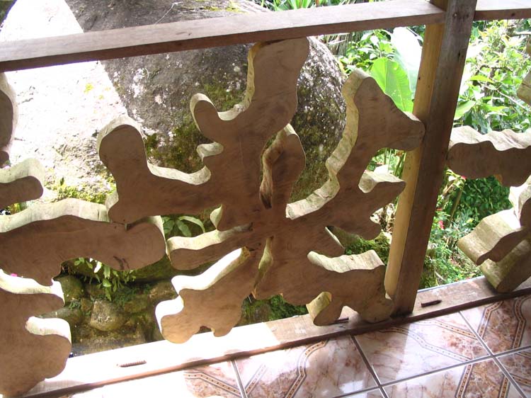 golfito-22-bar-rails