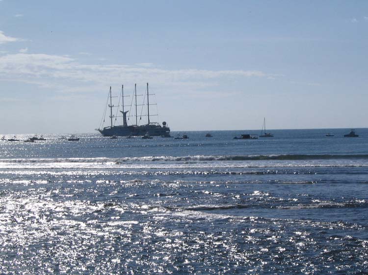 quepos-07-boats-anchored