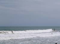 viejo-27-viejo-27-rocks-surfer