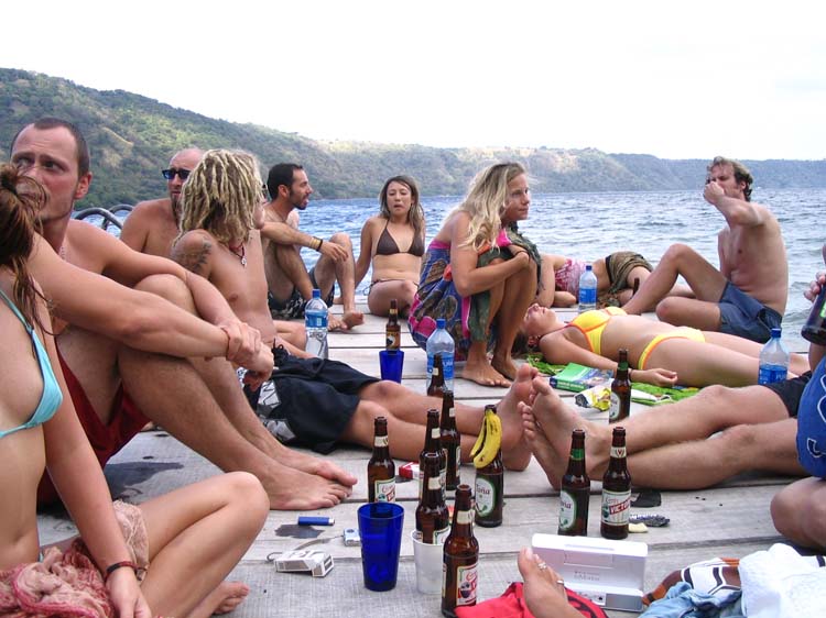 n-apoyo-07-dock-party