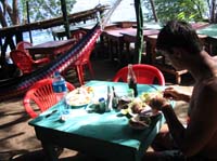 n-apoyo-06-lunch-down-road