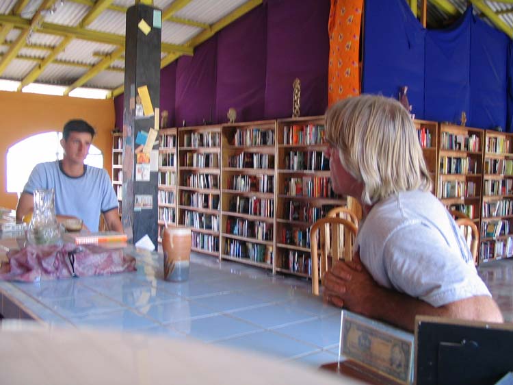 n-san-juan-04-gato-negro-bookstore
